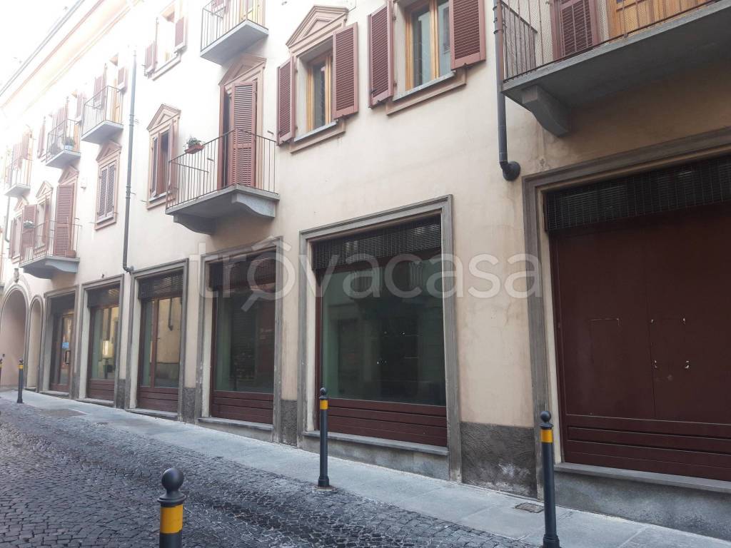 Negozio in affitto a Moncalieri via Santa Croce, 19