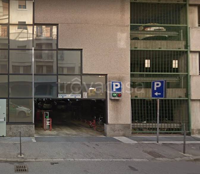 Garage in vendita a Gallarate piazzale Europa, 2