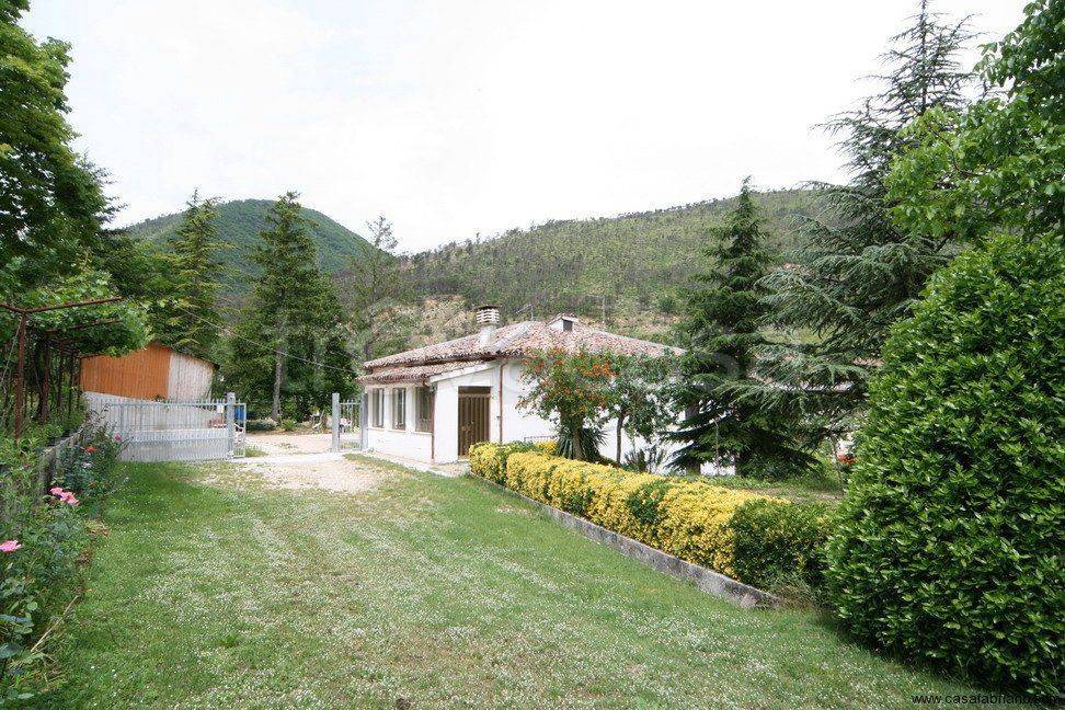 Villa Bifamiliare in in vendita da privato a Fabriano viale 13 Luglio, 180