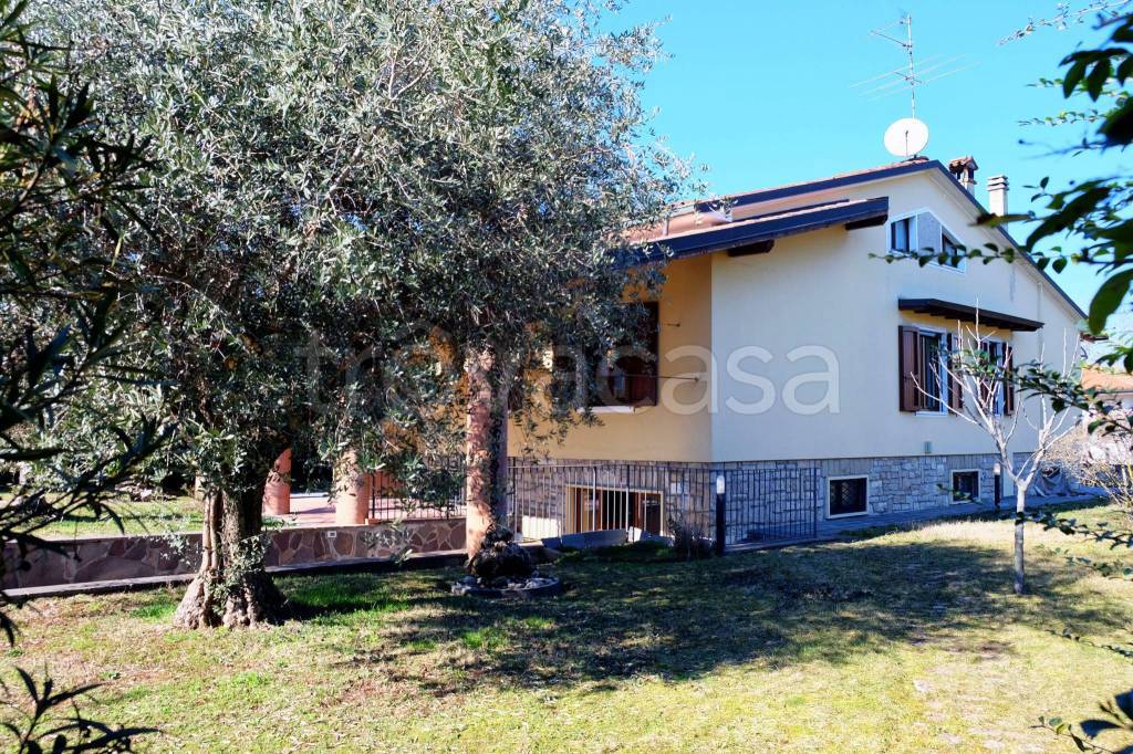 Villa in vendita a Palazzolo sull'Oglio via Attiraglio