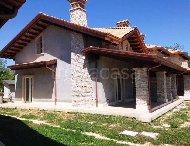 Villa in vendita a Frosinone strada Statale Maria e Casamari