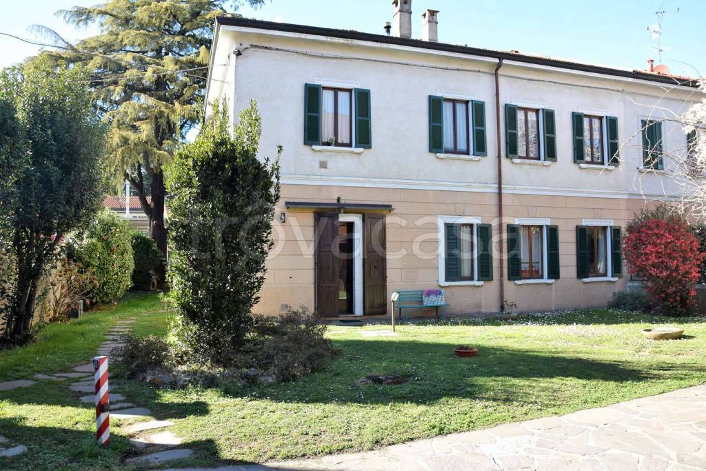 Villa in vendita a Cabiate via IV novembre