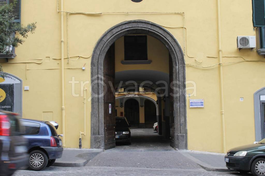 Ufficio in in affitto da privato a Napoli via Santa Teresa degli Scalzi, 8