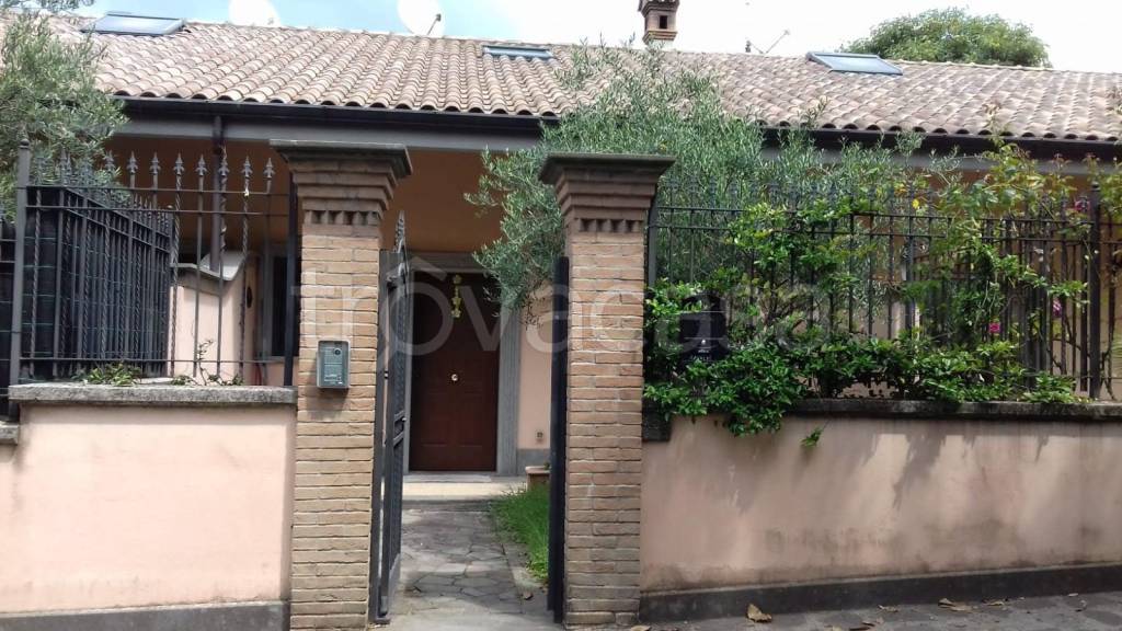 Villa a Schiera in vendita a Grottaferrata via dei Campi di Annibale, 344