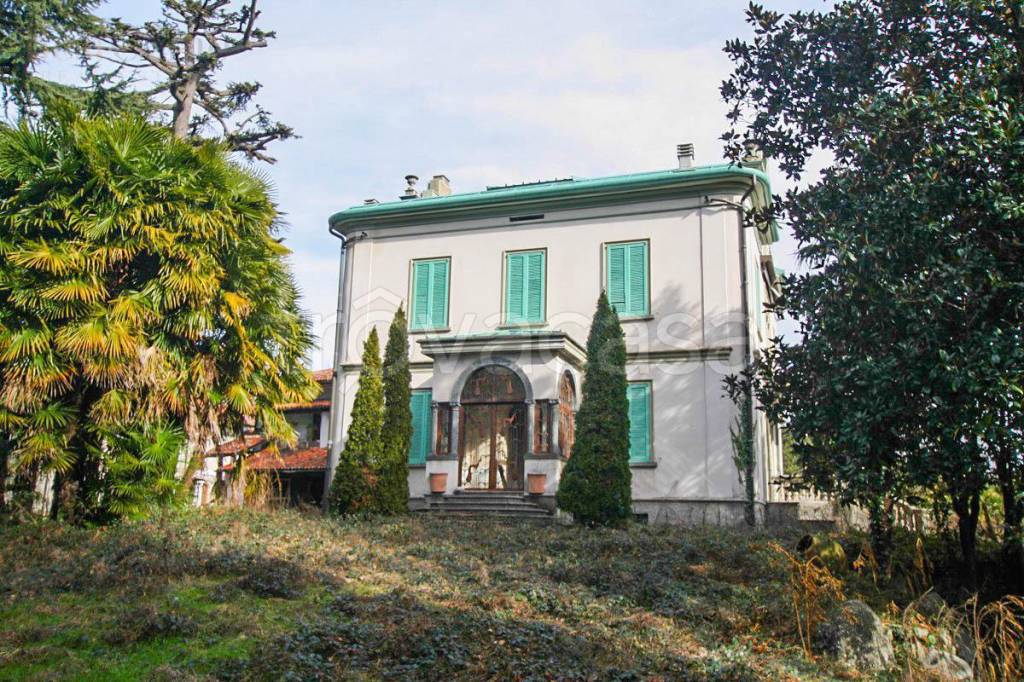 Villa in vendita a Montano Lucino via Roma, 23