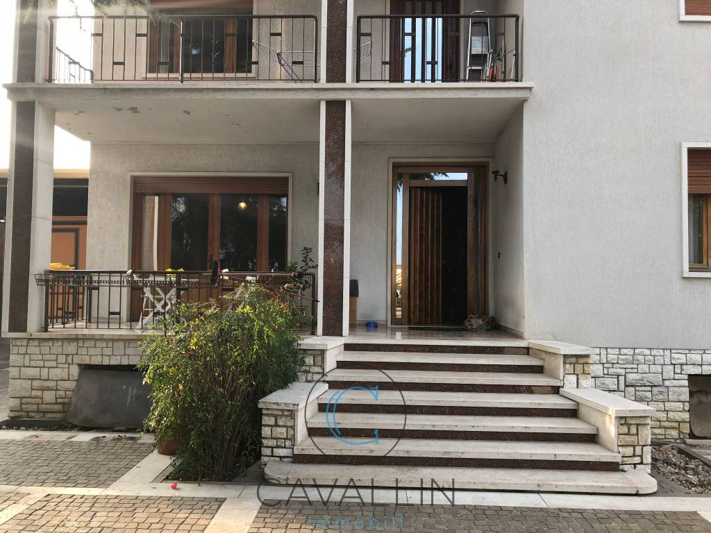 Villa in vendita a Giavera del Montello via Schiavonesca
