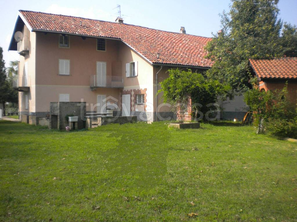 Casale in vendita a Castellamonte strada Provinciale di Villa Castelnuovo, 83