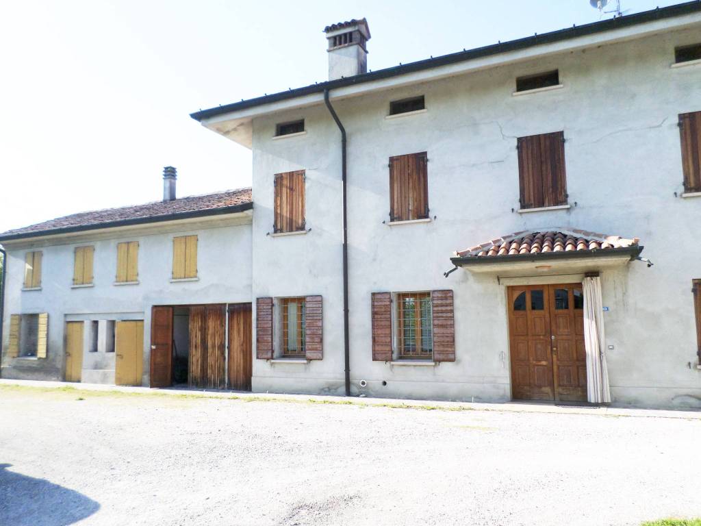 Colonica in vendita a Reggiolo via Moglia