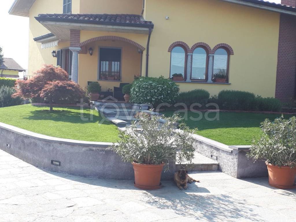 Villa in vendita a San Colombano al Lambro piazza del Popolo