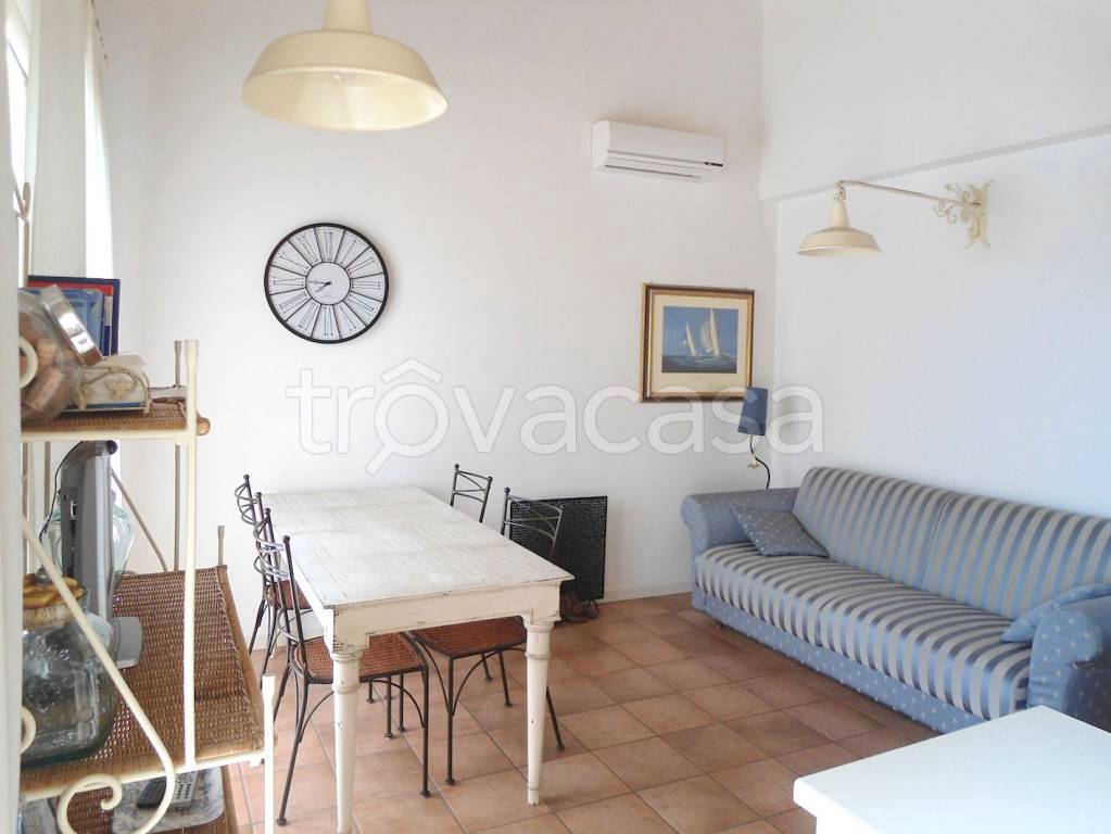 Appartamento in affitto a Riccione viale Nazario Sauro, 26
