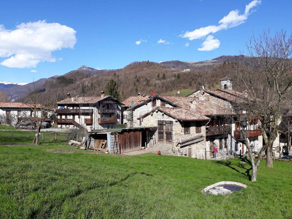 Casa Indipendente in vendita a San Giovanni Bianco via Oneta