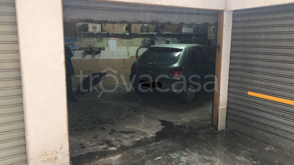 Garage in vendita a Taranto via Renato Dario Lupo, 37