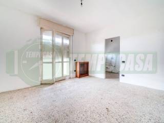 Appartamento in vendita a samarate via francesco petrarca