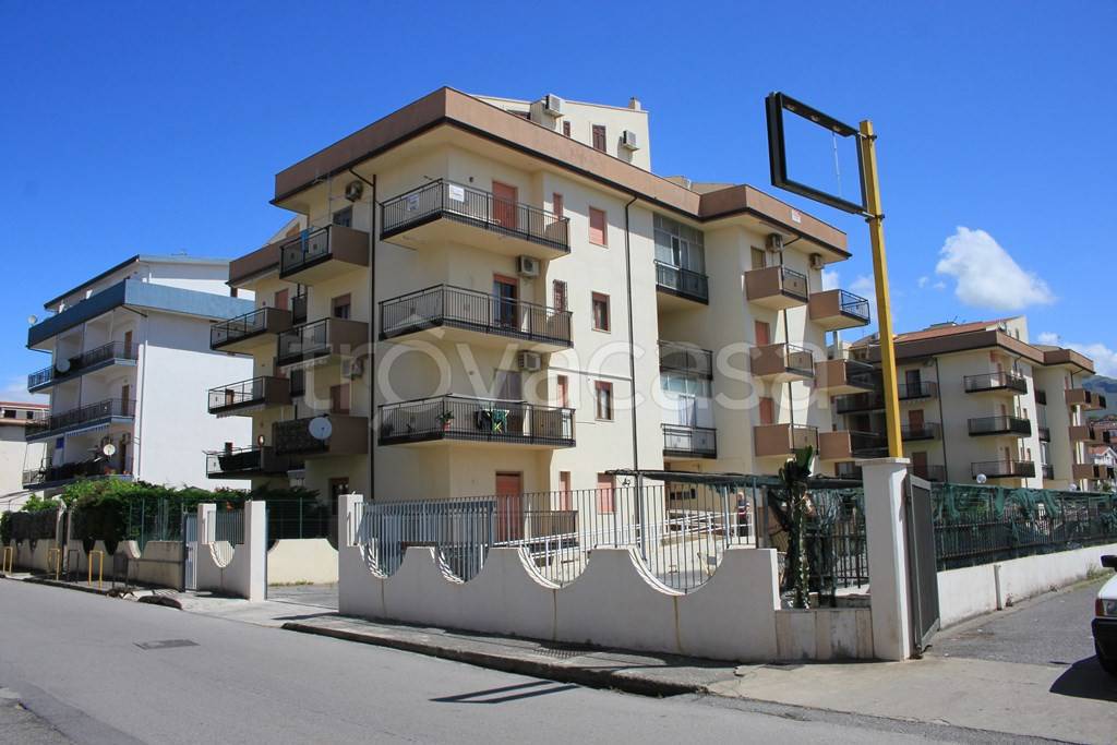Appartamento in vendita a Scalea via Lauro, 255