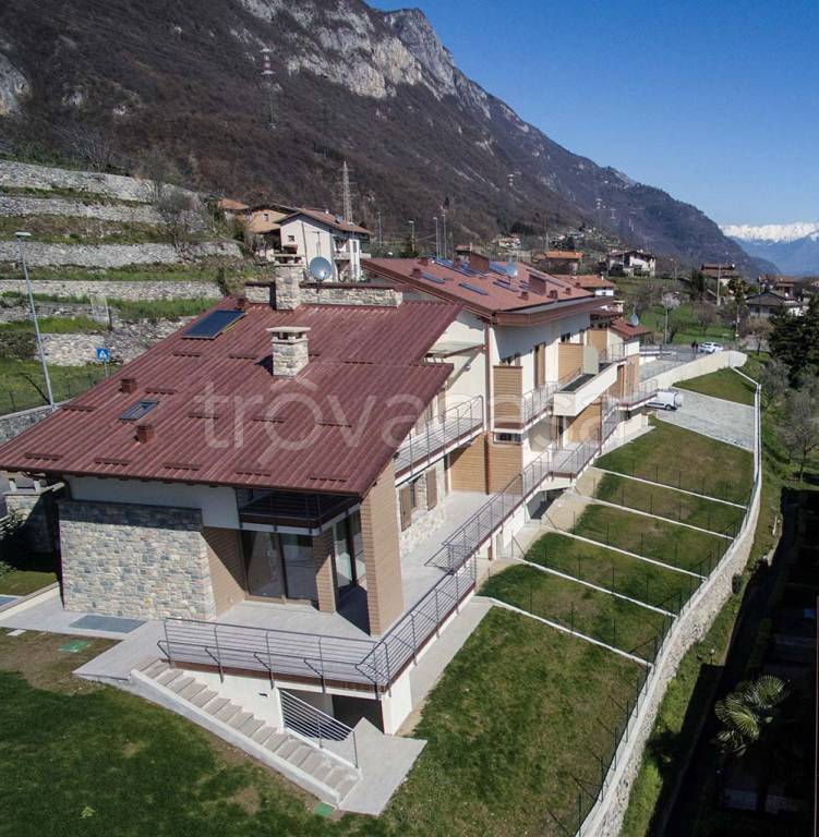 Villa a Schiera in vendita a Costa Volpino via Brine