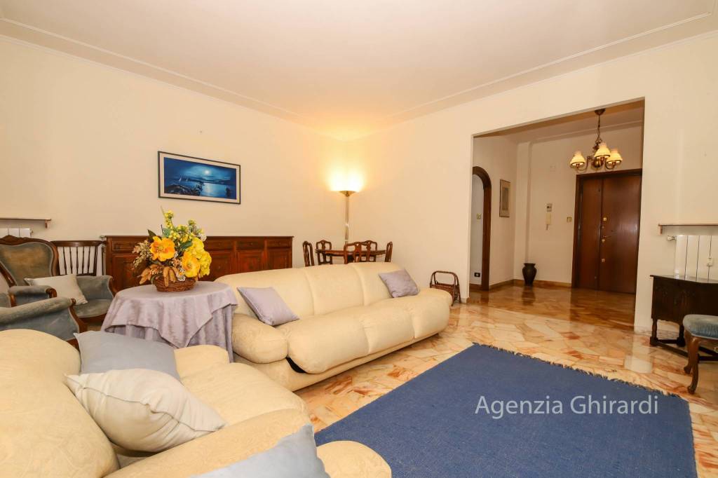 Appartamento in affitto a Genova via Briscata, 7