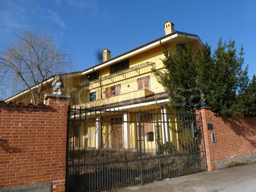 Villa Bifamiliare in vendita a Bra strada Pennaccini