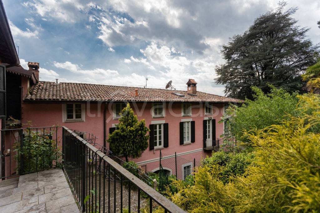 Villa Bifamiliare in vendita ad Albese con Cassano via Luigi Cadorna, 12