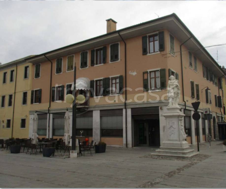 Filiale Bancaria in vendita a Palmanova piazza Grande 20