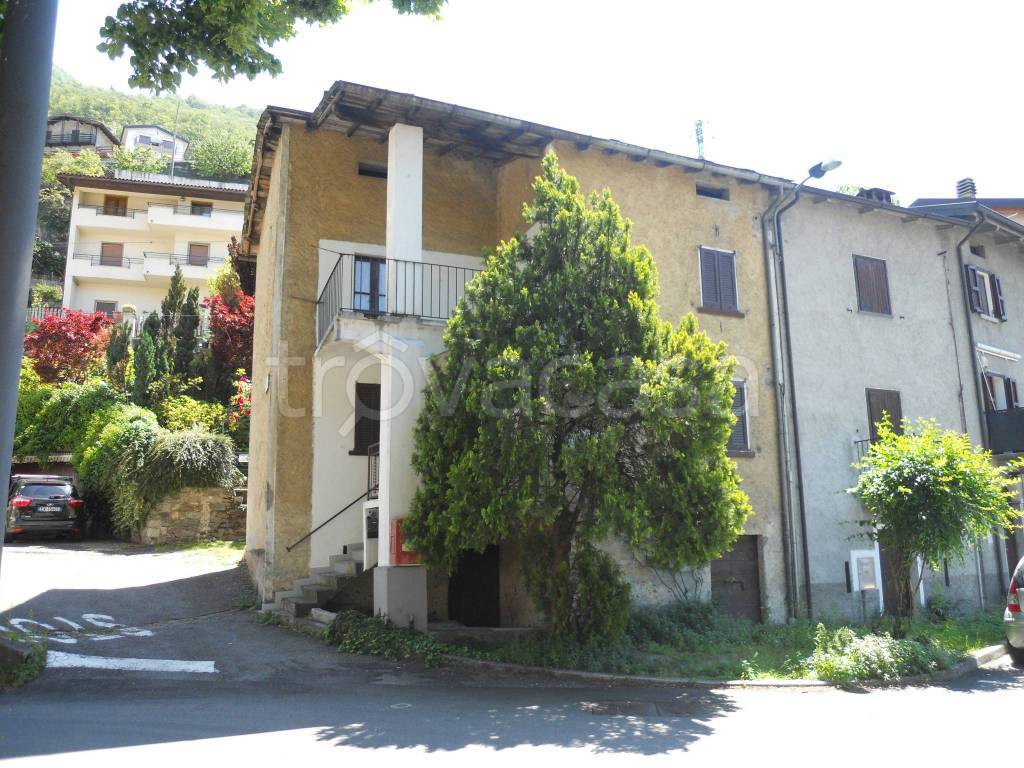 Villa Bifamiliare in vendita a Verceia via San Fedele