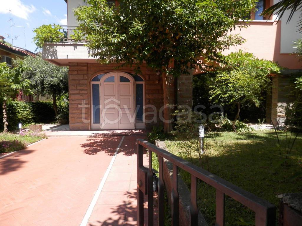 Villa Bifamiliare in in vendita da privato a Lugo via Raffaello Sanzio