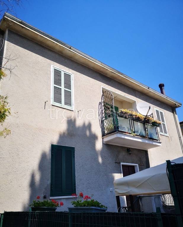 Villa Bifamiliare in vendita a Foligno via Laghi di Pilato