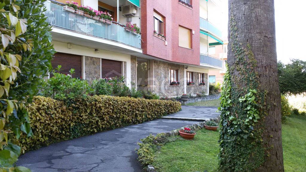 Appartamento in in vendita da privato a Genova via Flora, 3