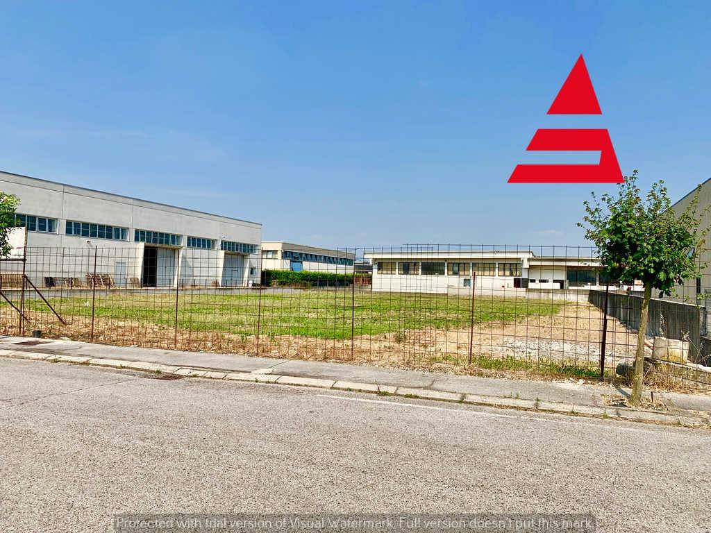 Terreno Industriale in vendita a Tezze sul Brenta via Tre Case