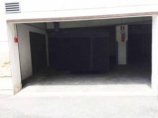 Garage in affitto a roma via santorre di santarosa, 30