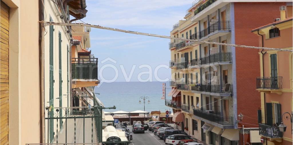 Appartamento in vendita ad Alassio piazza Andrea Doria