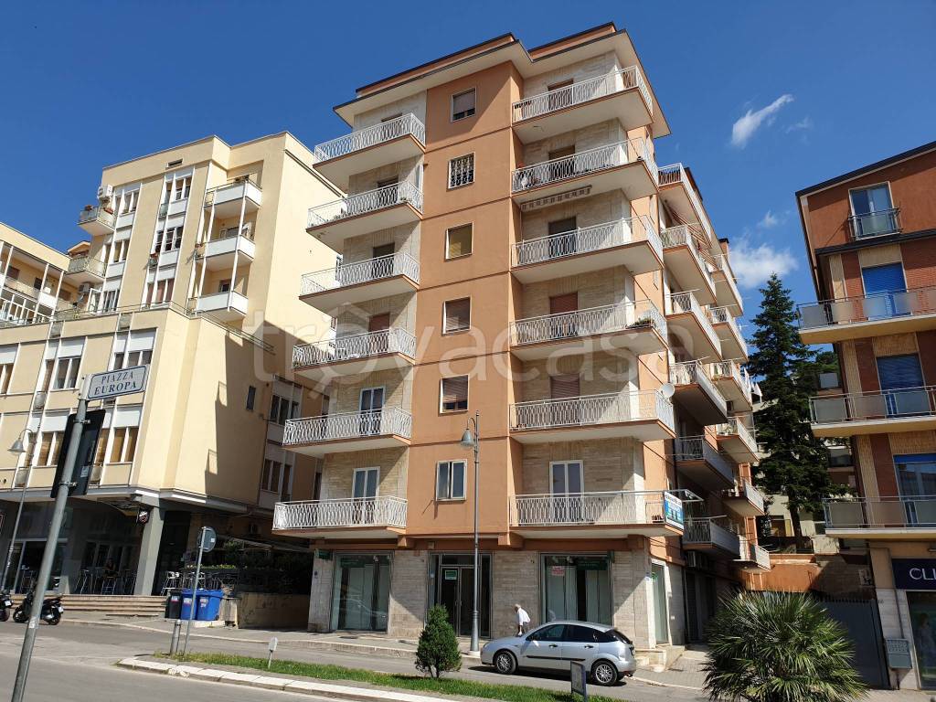 Appartamento in vendita a San Giovanni Rotondo piazza Europa, 84