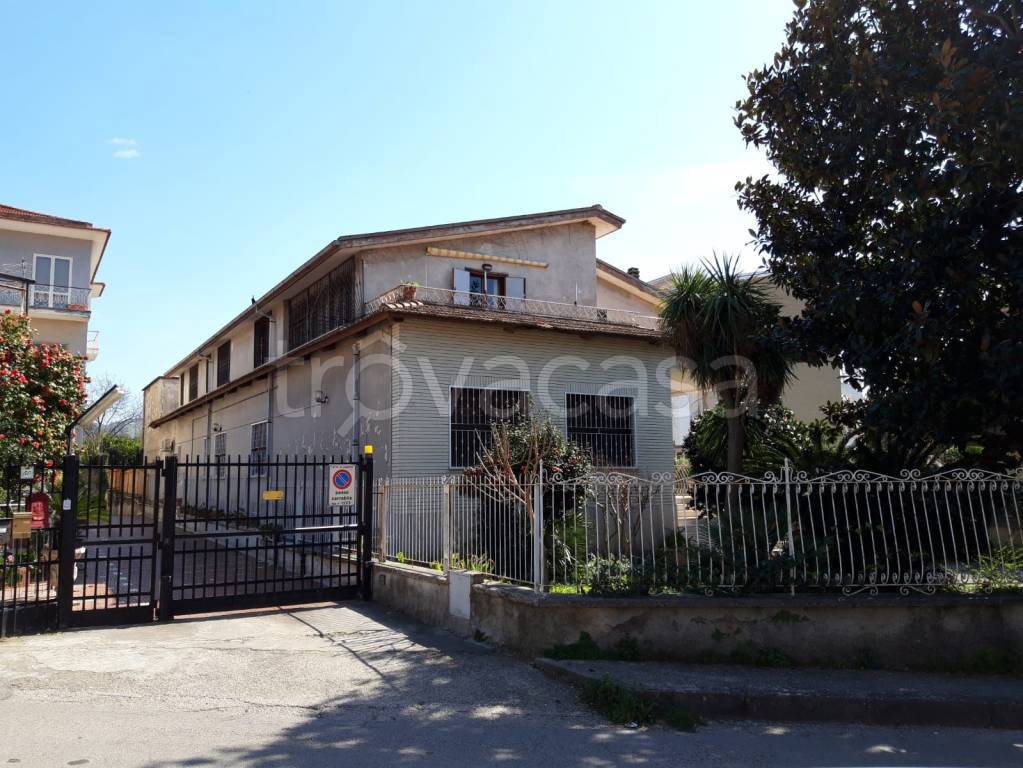 Villa in vendita a Caserta via Gennaro Papa, 43