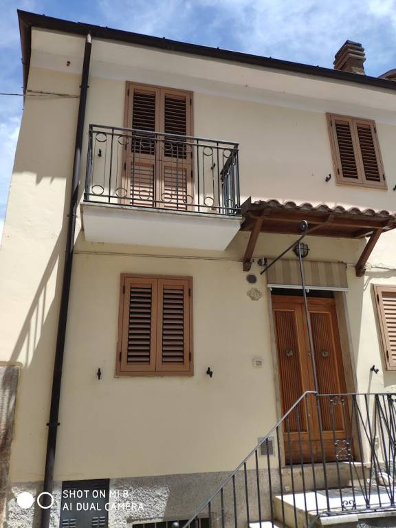 Casa Indipendente in vendita a Introdacqua via Francesco Crispi, 35