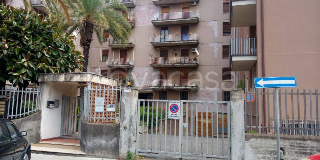 Appartamento in vendita a Giarre via Alessandro Manzoni, 88
