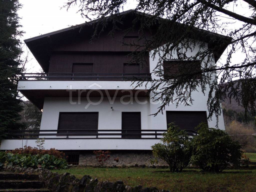 Villa in in vendita da privato a Centro Valle Intelvi via Blessagno, 9