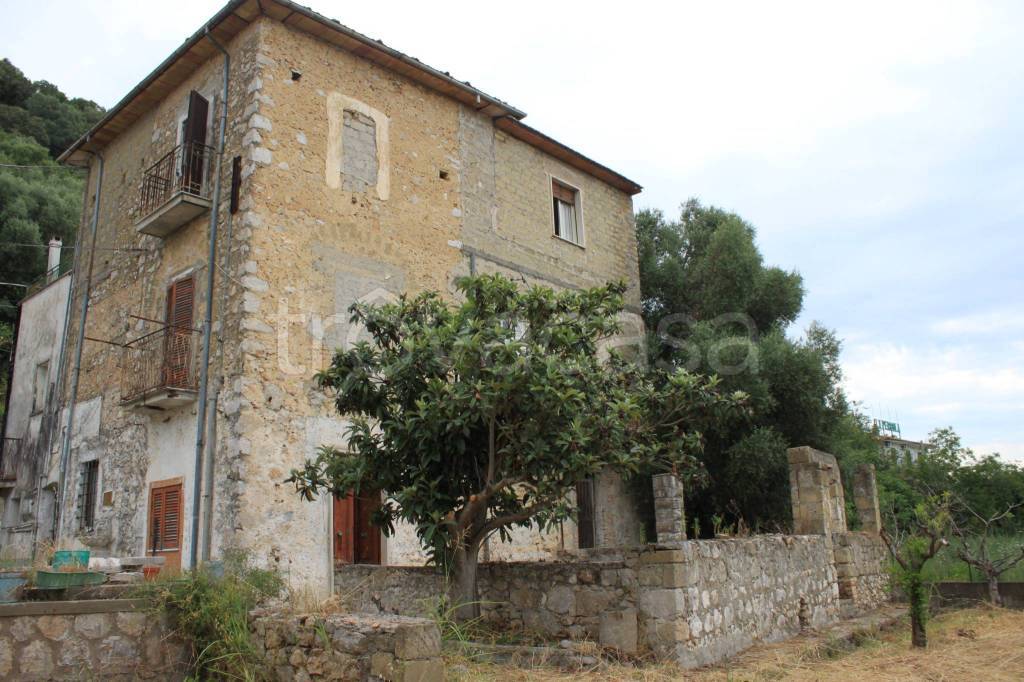 Intero Stabile in vendita a Monte San Biagio via La Vecchia