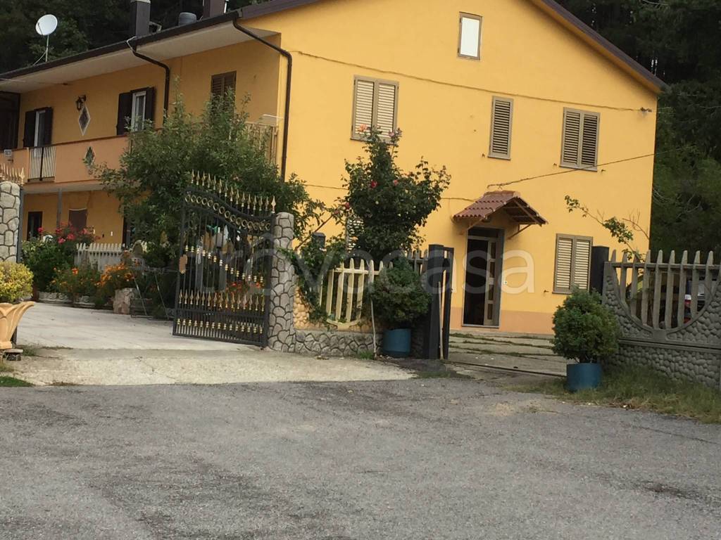 Villa a Schiera in in vendita da privato a Rose contrada Serralonga, 4