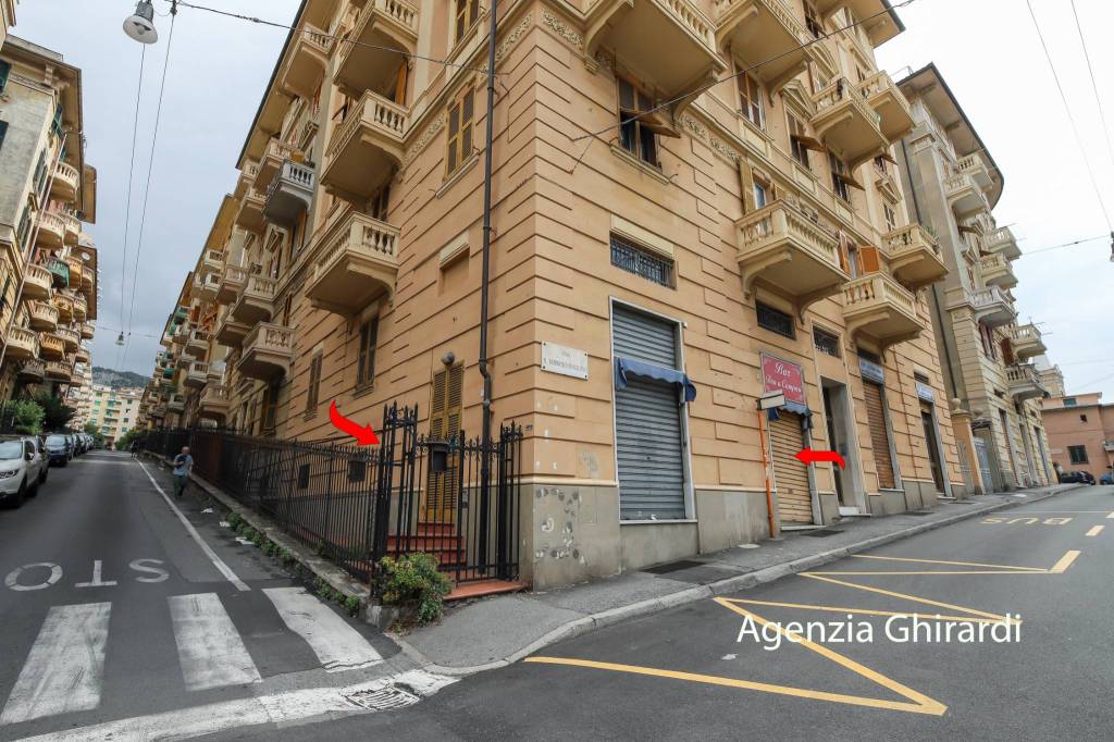 Negozio in vendita a Genova via San Tomaso d'Aquino, 8R