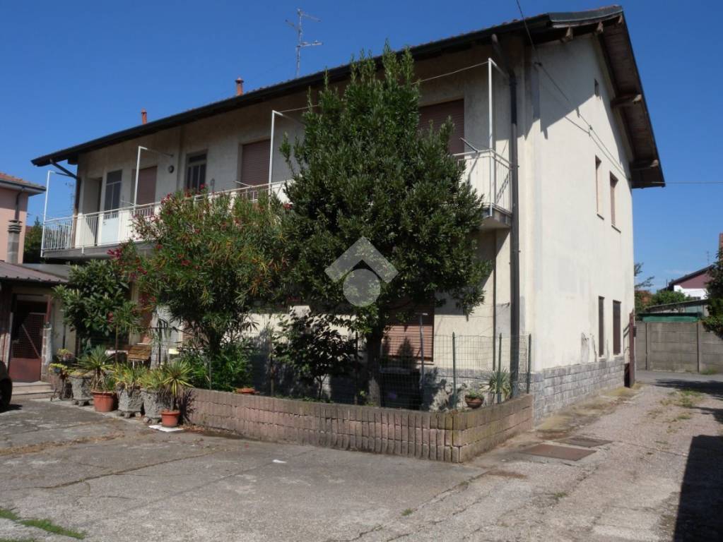 Casa Indipendente in vendita a Origgio via Piemonte