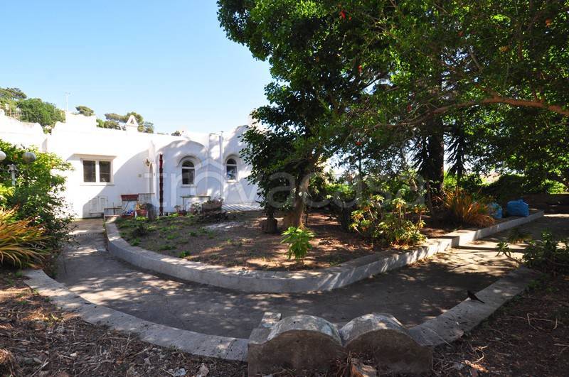 Villa in vendita a Capri via Tiberio, 14