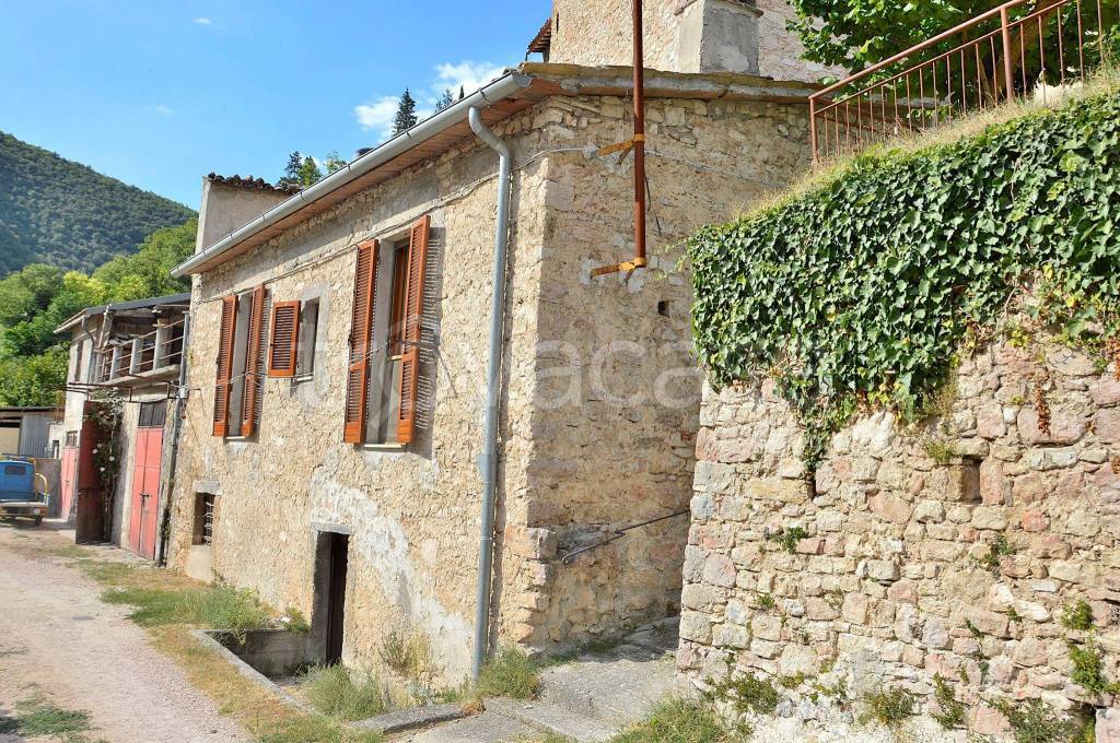 Casa Indipendente in vendita a Cerreto di Spoleto via Cerretana, 27