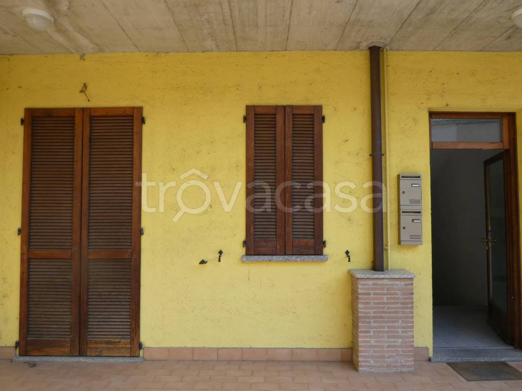 Appartamento in vendita a Merone via Francesco Petrarca, 5