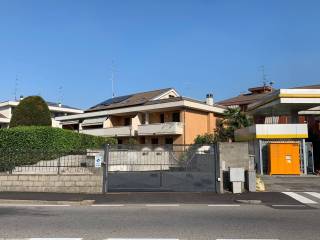 Garage in affitto a novara via monte rosa, 6