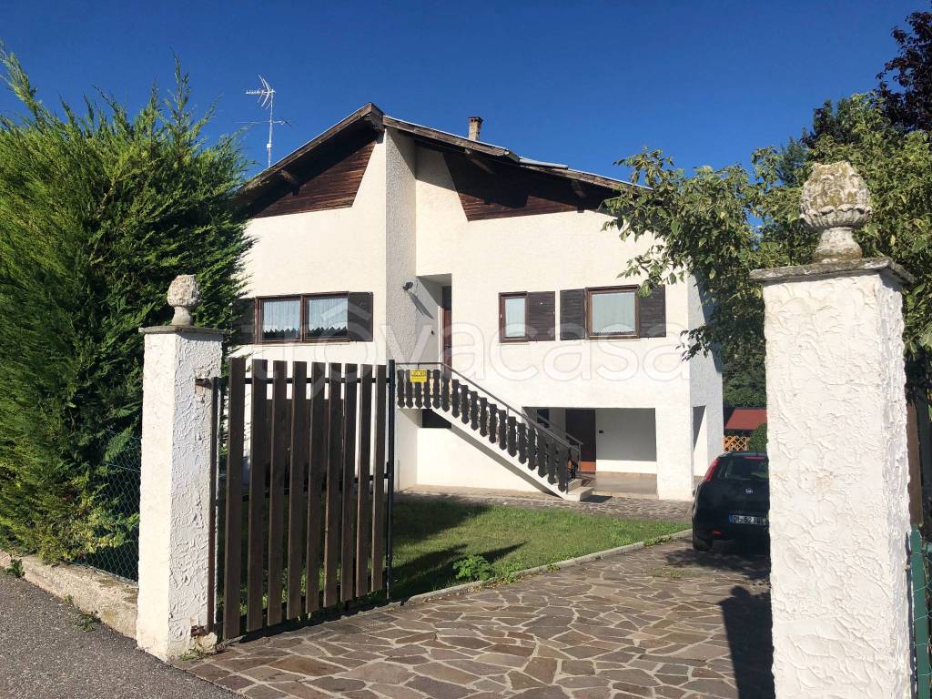 Villa Bifamiliare in in vendita da privato a Romeno via al Parco, 27
