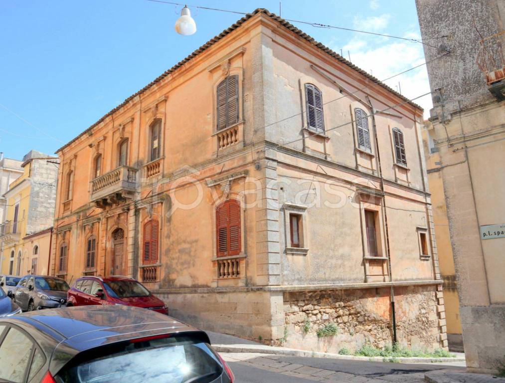 Casa Indipendente in vendita a Ragusa via Paolo Lena Spadafora, 168