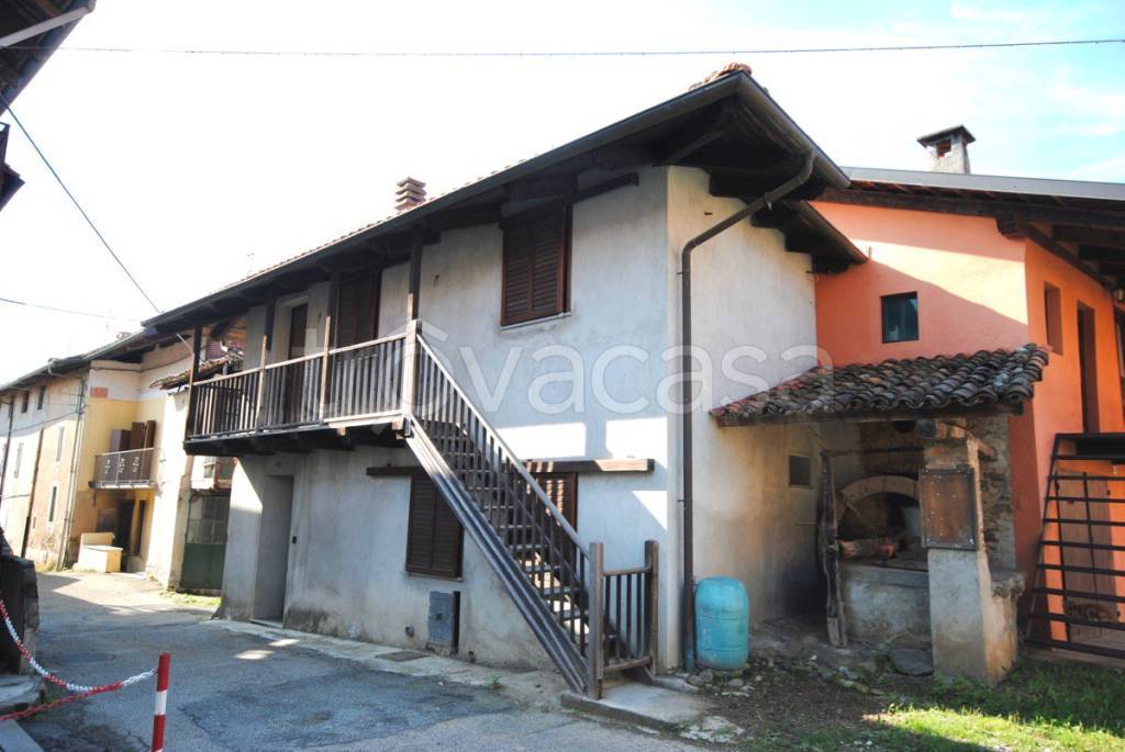 Villa in vendita a Zubiena casale Roletto