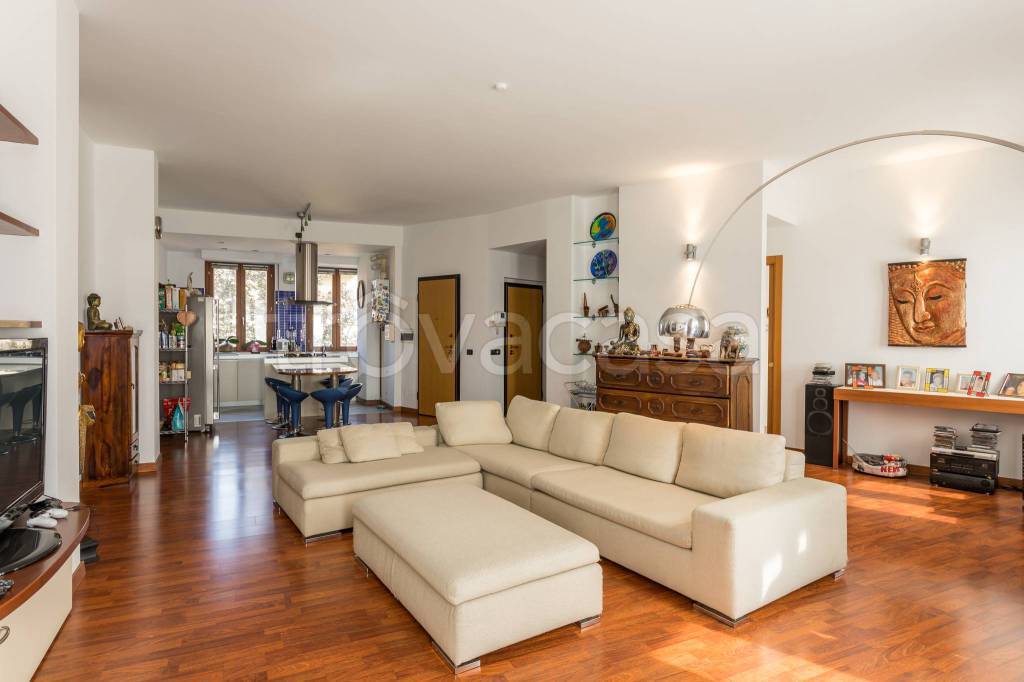 Appartamento in vendita a Cantù via Giacomo Matteotti