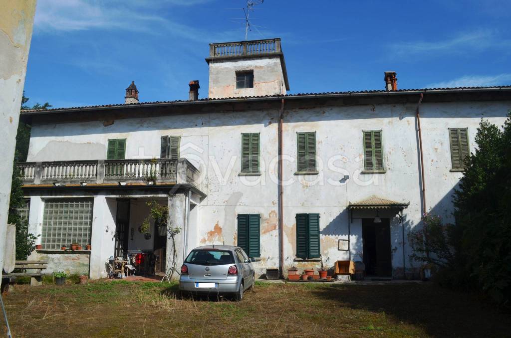 Casale in vendita a Borgo Ticino via Principale
