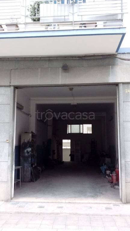 Garage in vendita a Bari via Enrico Pessina