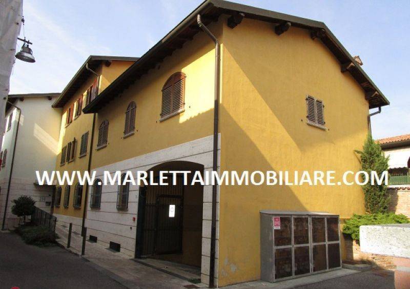Appartamento in vendita a Caravaggio piazza Giuseppe Garibaldi, 9